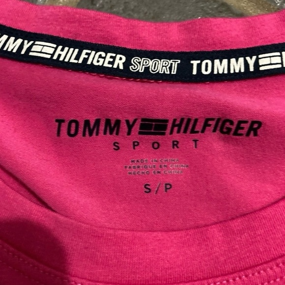 Tommy Hilfiger Cargo Shorts and T-Shirt Outfit. Size S - Picture 3 of 12